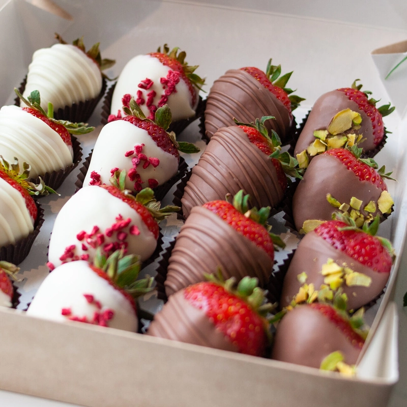 Набор клубники в шоколаде Инь-янь